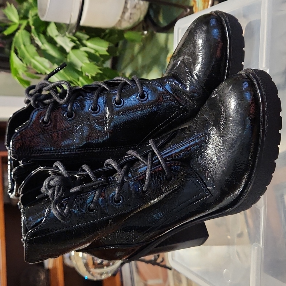 CUTE PATENT BOOTS!